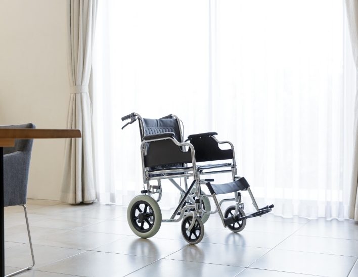 滑りの防止及び移動の円滑化等のための床または通路面の材料の変更